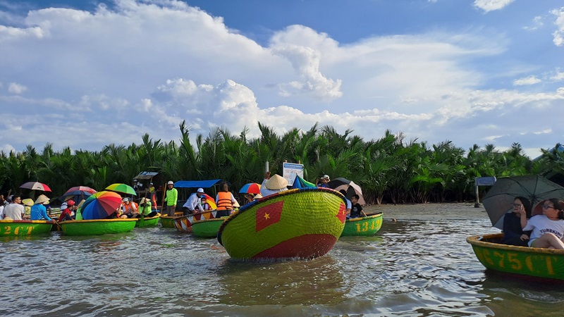 bieu dien thuyen thung o hoi an