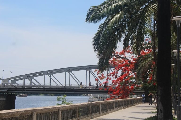 Phố đi bộ Nguyễn Đình Chiểu và Cầu Gỗ Lim ở Huế