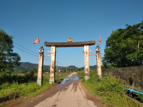 cong chao tren duong di huyen khong son thuong